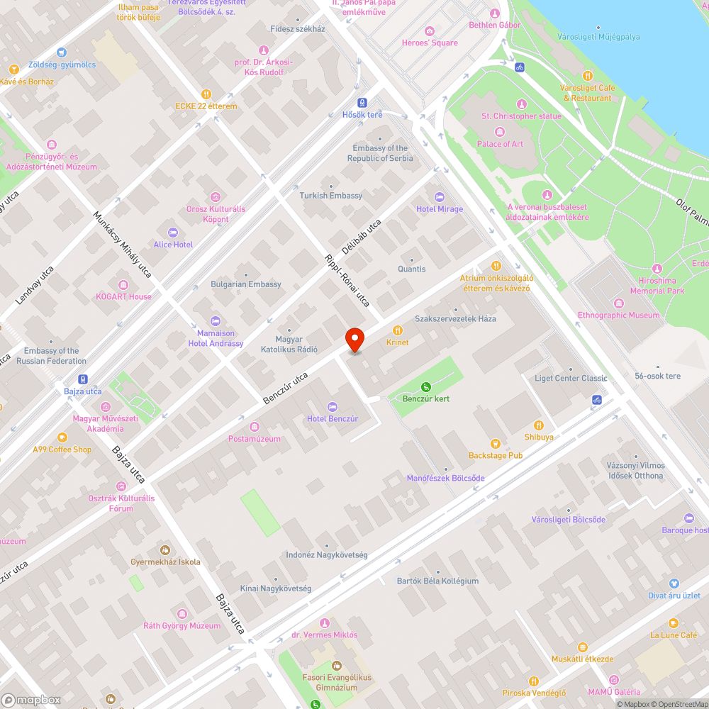 Balesetveszélyesen alacsonyra szerelt kiegészítő tábla bejelentés helye