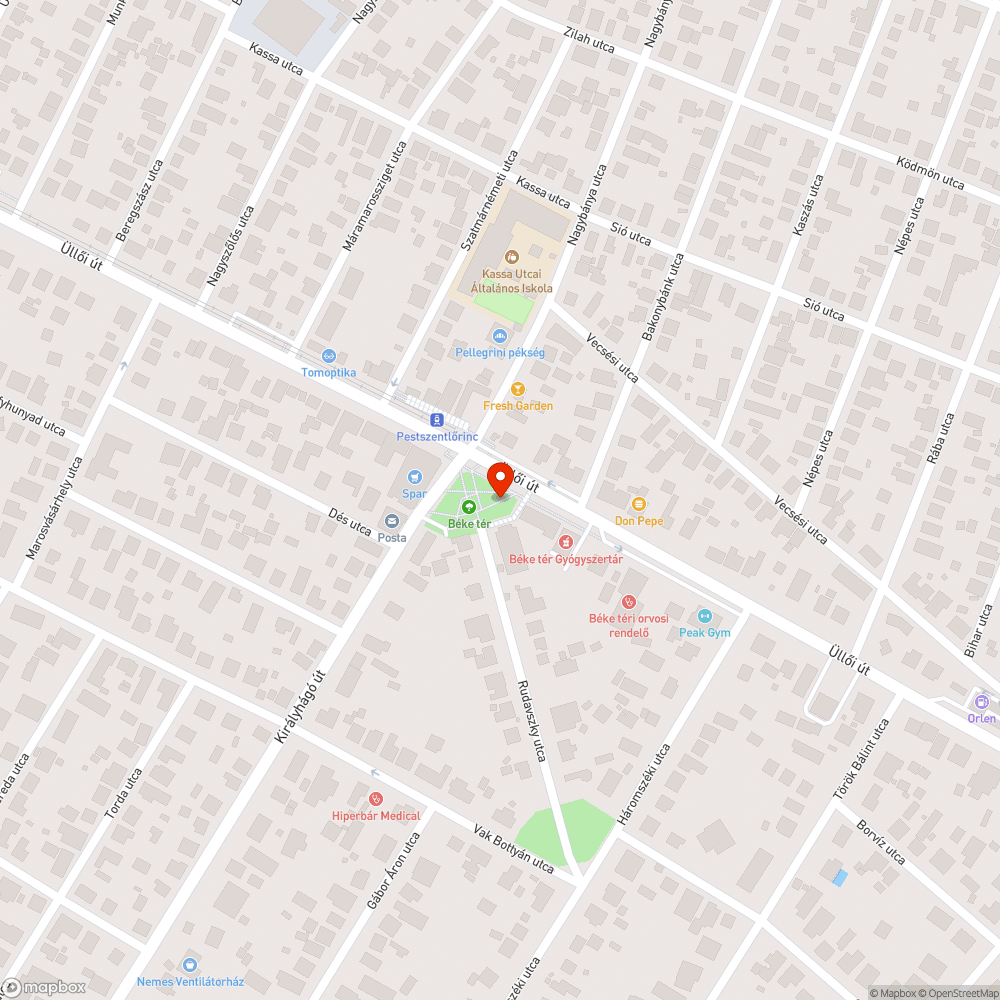 Járdán parkoló autó a Béke téren bejelentés helye