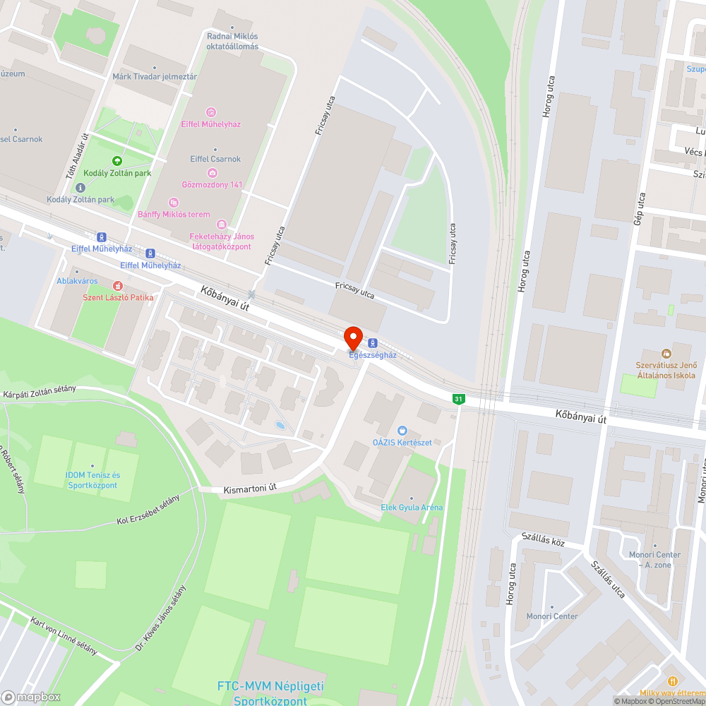 Kátyú a kerékpárúton, oszloppal jelöve bejelentés helye