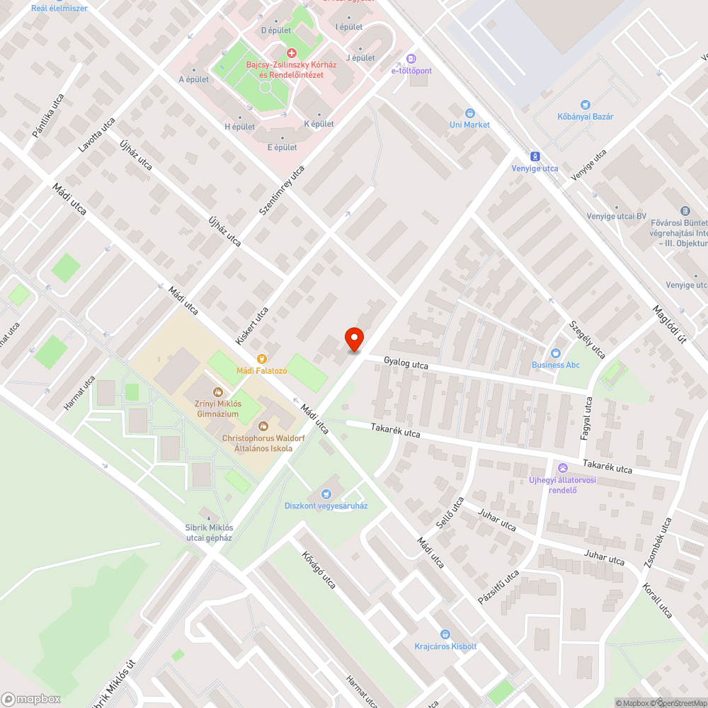 Betondarab oszlopcsonkkal az út szélén bejelentés helye