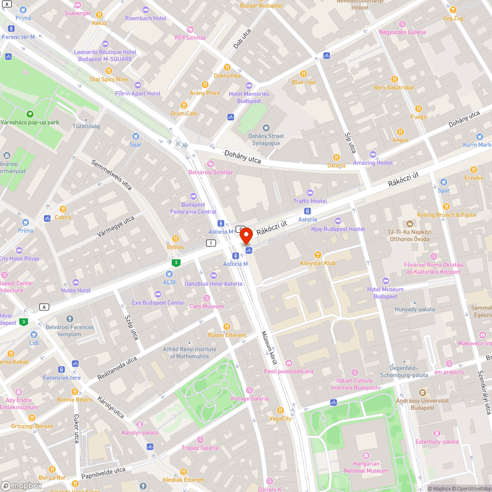 M2 Astoria metró megálló installációja a portól olvashatatlan bejelentés helye