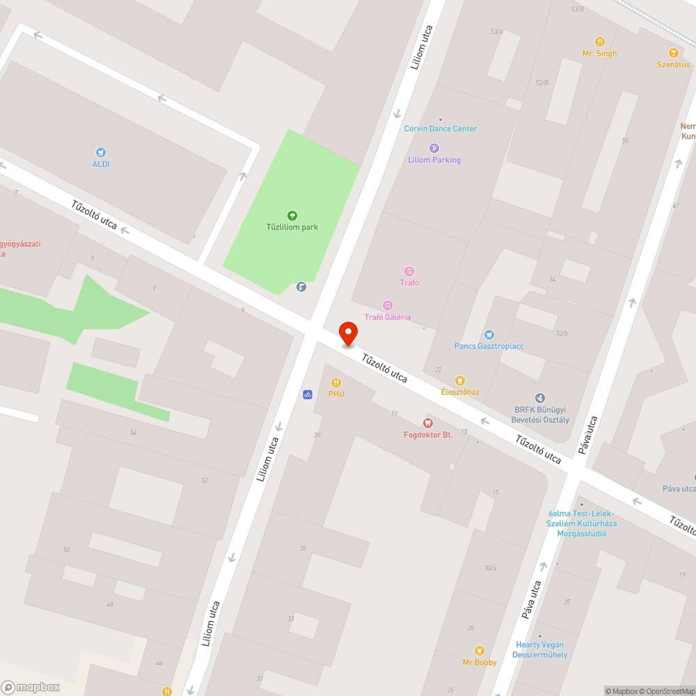 tábla hamarosan ki fog dőlni a Trafó előtt bejelentés helye