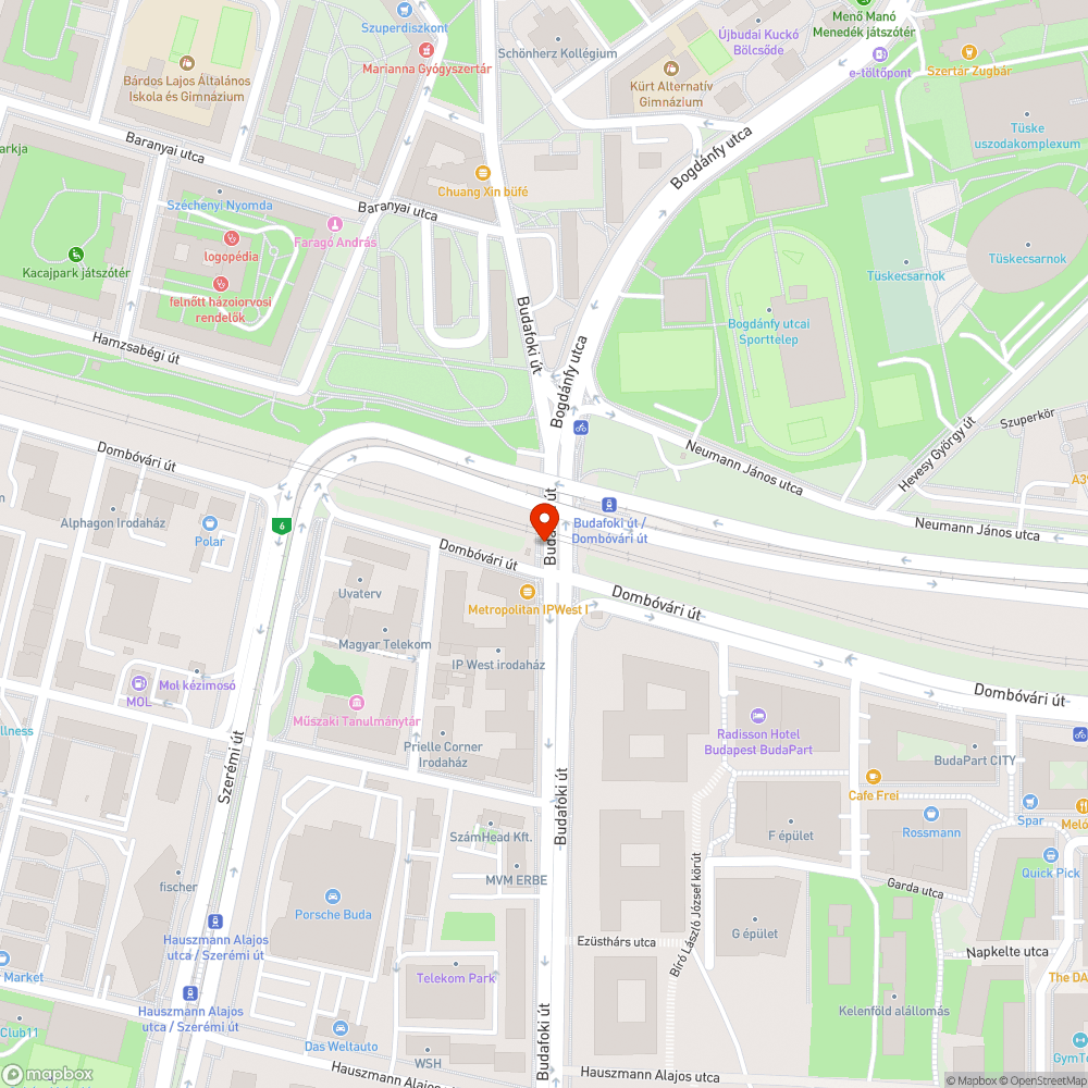 Vascső és kábel a vasúti töltés oldalában bejelentés helye