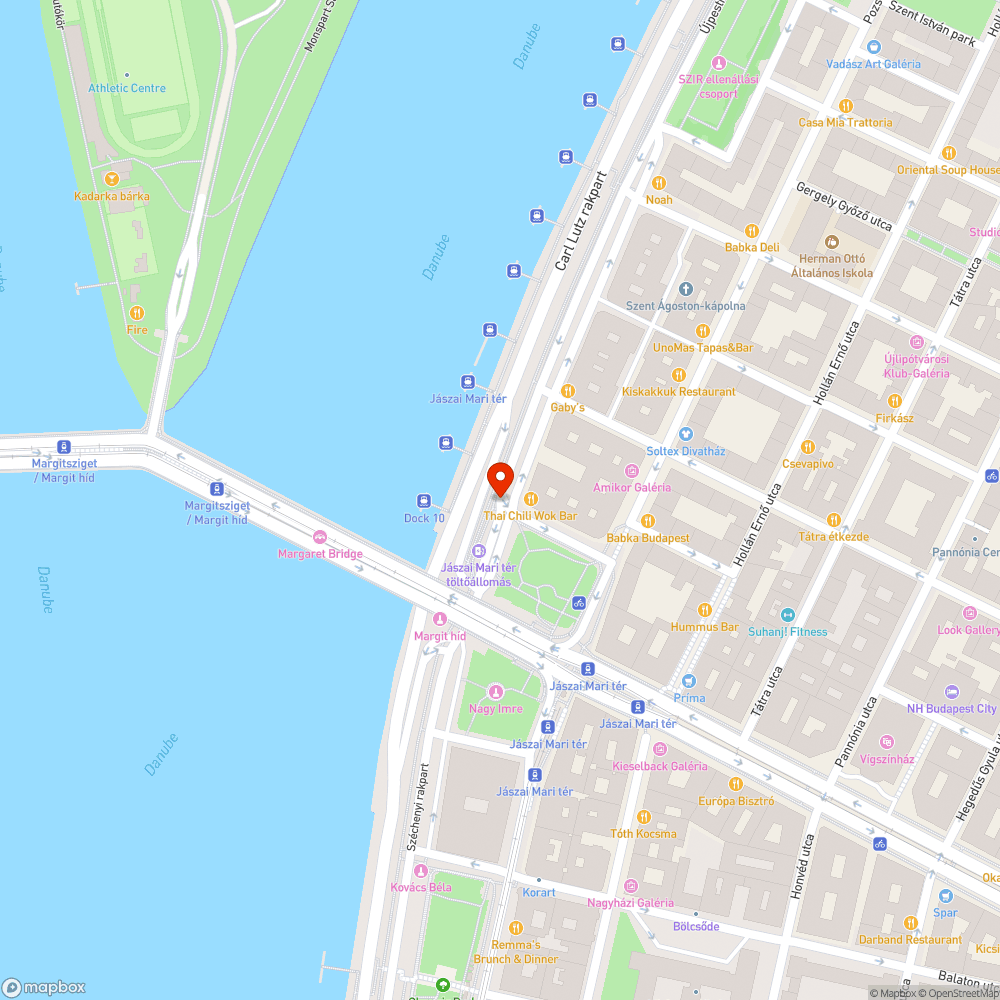 Elhajlott KRESZ tábla a Jászai Mari térnél bejelentés helye