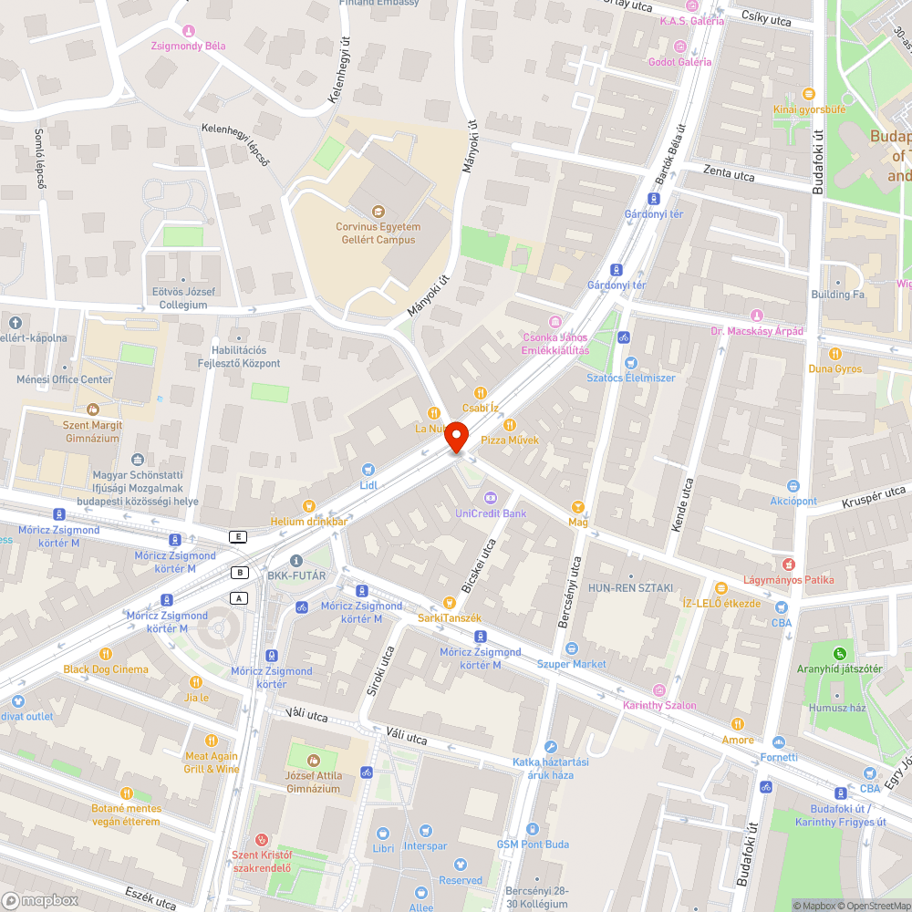 Kidőlt poller és hetek óta növekvő csikkek sokasága a kuka mellett bejelentés helye