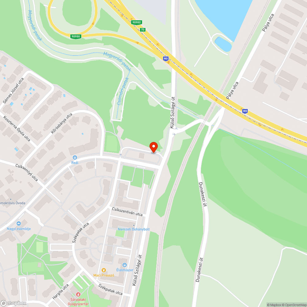 Buszmegállóban kezd beszakadni a csatornafedél bejelentés helye