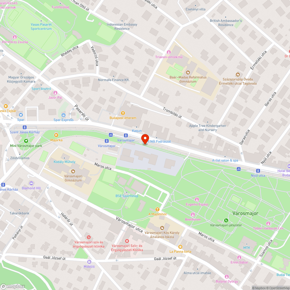 Elavult göröngyös macskakő a Fogaskerekű bejáratánál bejelentés helye