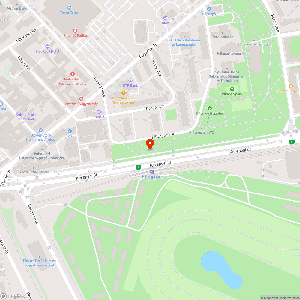 Kitépett, megrongált tábla a fűben. bejelentés helye