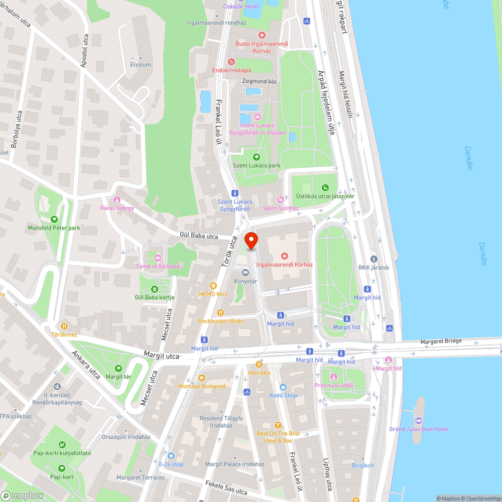 Elhagyott autó, kilyukadt kerekekkel bejelentés helye