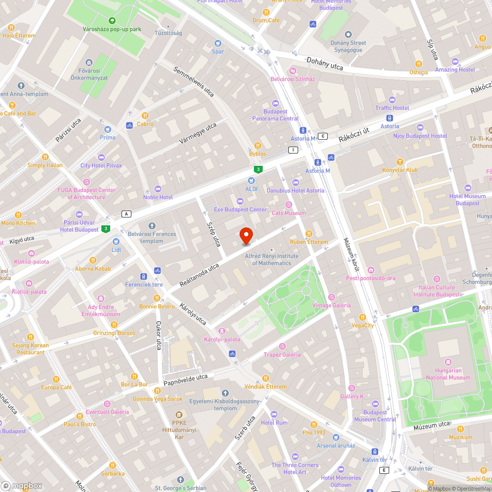 Kidőlés szélén áll az épület állványzat a Reáltanoda utcában bejelentés helye