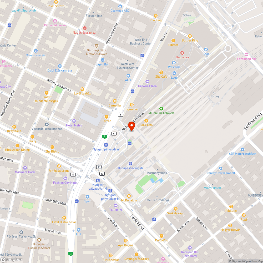 Szétszórt kőtörmelékek a Nyugati pályaudvar mellett. bejelentés helye