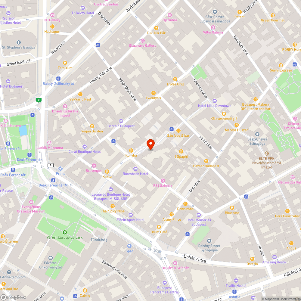 Otthagyott forgalomtechnikai oszlop a Madách Imre úti sétálóutcában. bejelentés helye