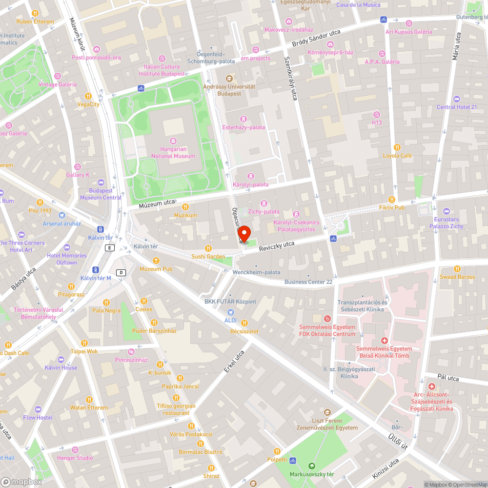 Kőtörmelékek a fák díszszegélyzete közé félredobva bejelentés helye