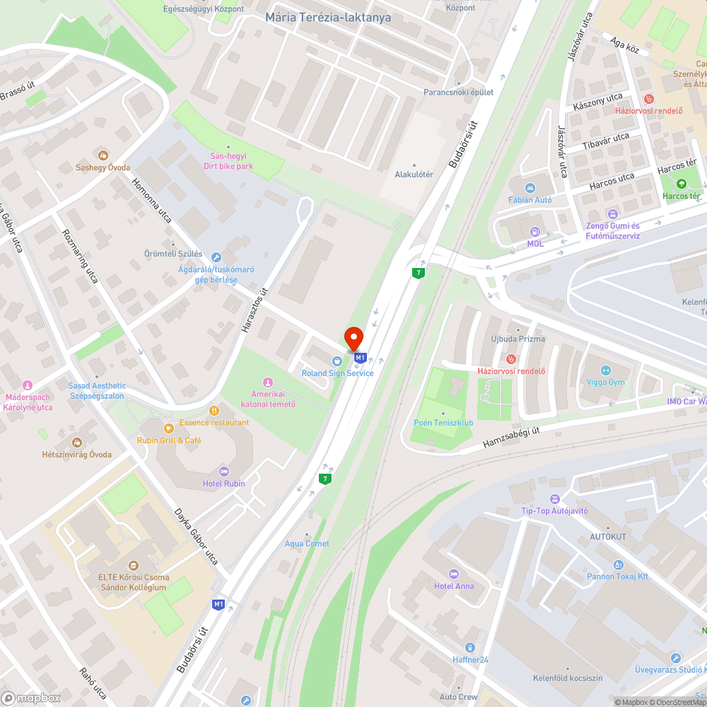 Autók állják el a gyalogos lépcsőt a Homonna utca végén bejelentés helye