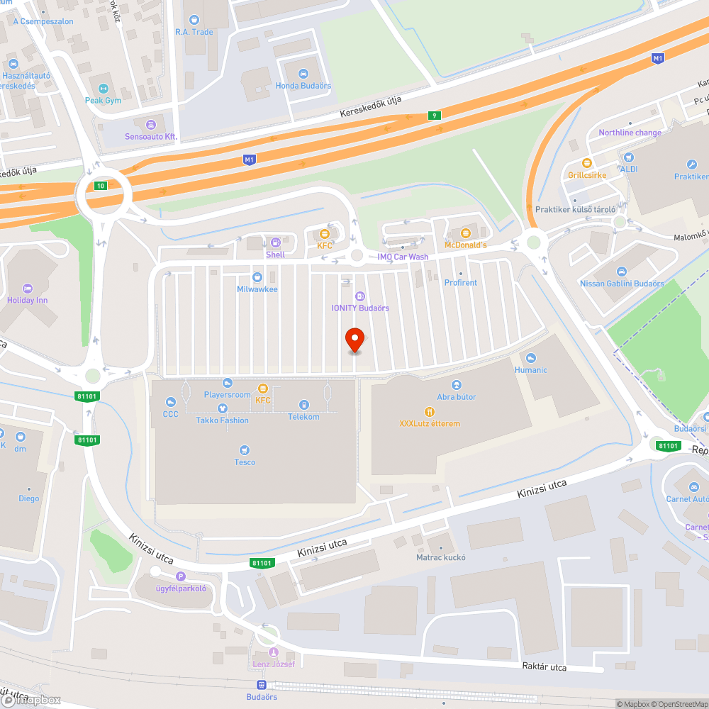 A KIKA előtt parkoló bejelentés helye