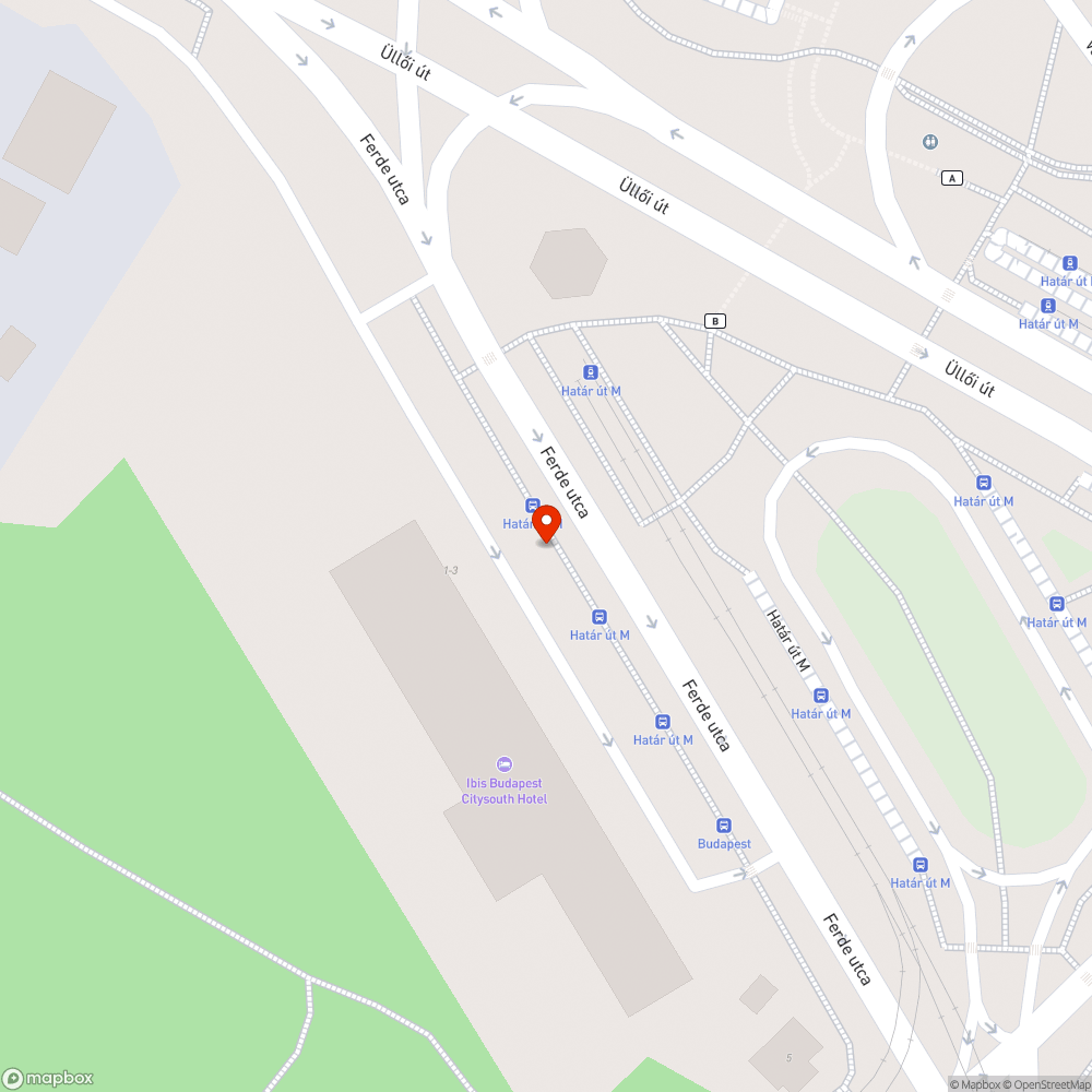 Betört váró üveg az autók irányában. bejelentés helye