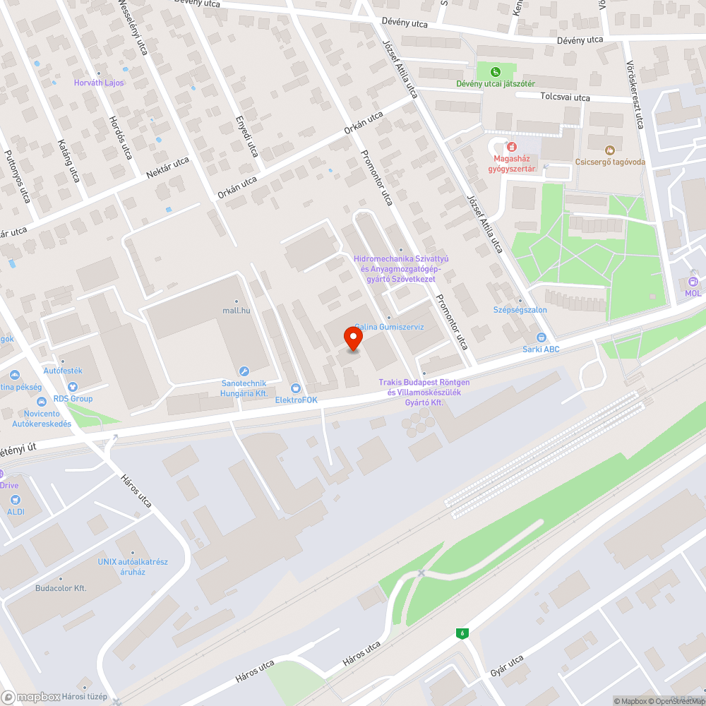 Esőzés után áll a víz az útszéli árkokban és az úton bejelentés helye