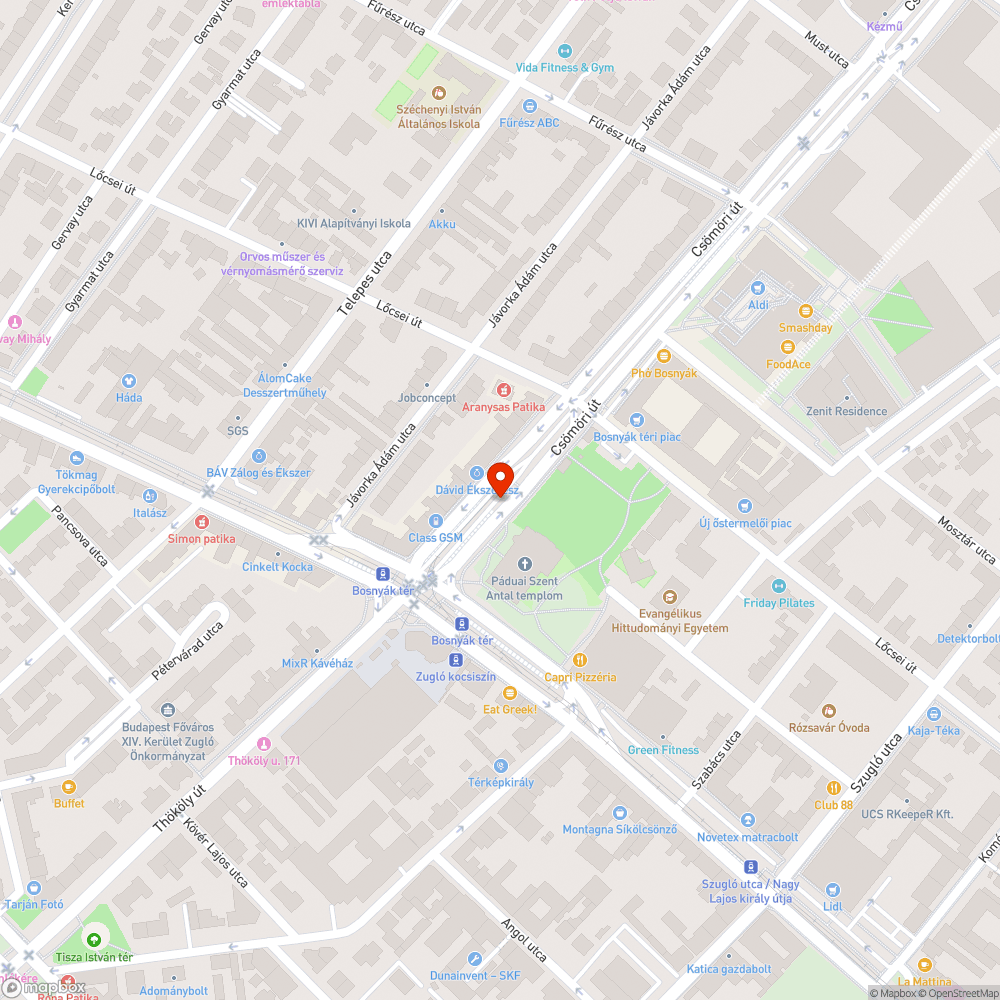 Szétszórt kockakövek és talpfák a Bosnyák térnél bejelentés helye