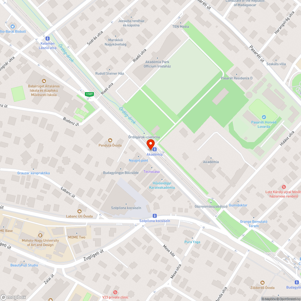 Kijelölt parkolóhely és a gyalogátkelő közt nincs meg a szükséges 5 m távolság bejelentés helye