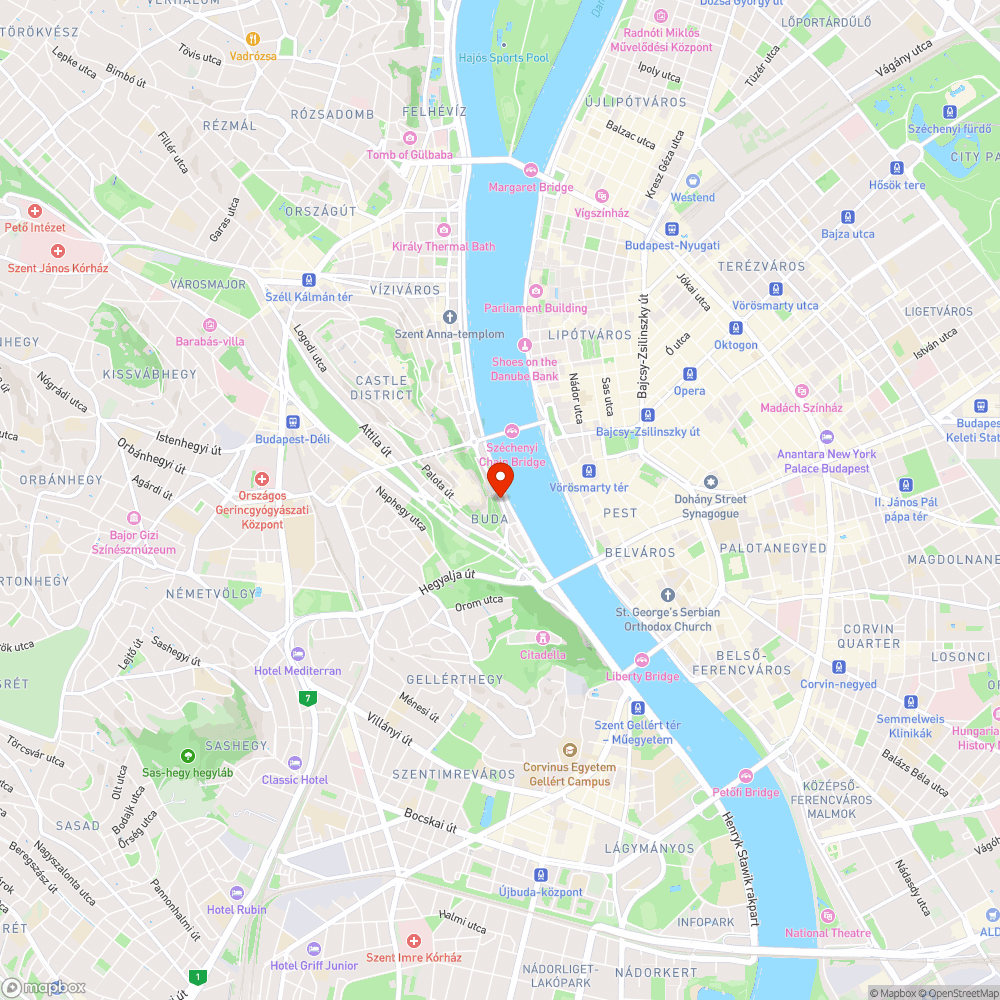 Kínai lakat + kutyalánc a Várkert Bazár bejáratán bejelentés helye