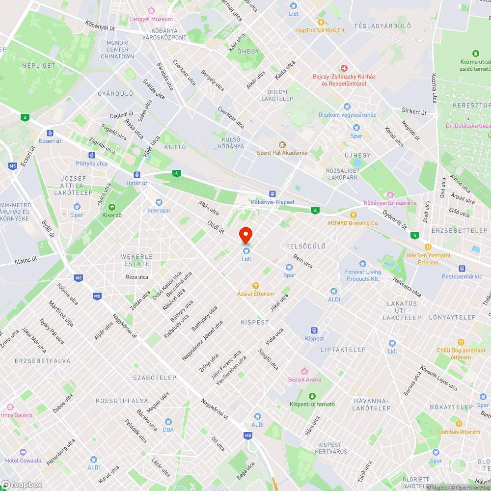 Sérült kerítés a Kossuth téren bejelentés helye