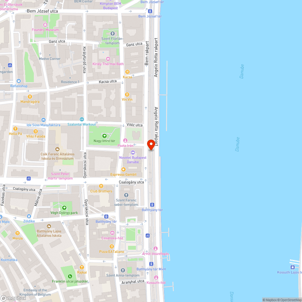 Kerékpárútra benövő növényzet a fonódó vonalán bejelentés helye