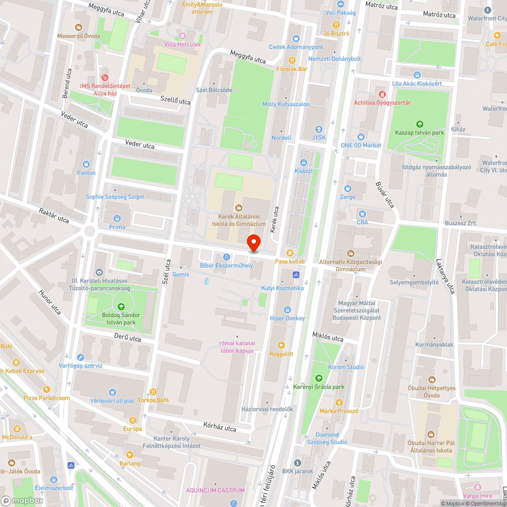 Belógó faágtól nem látszik tisztán a jelzőlámpa bejelentés helye