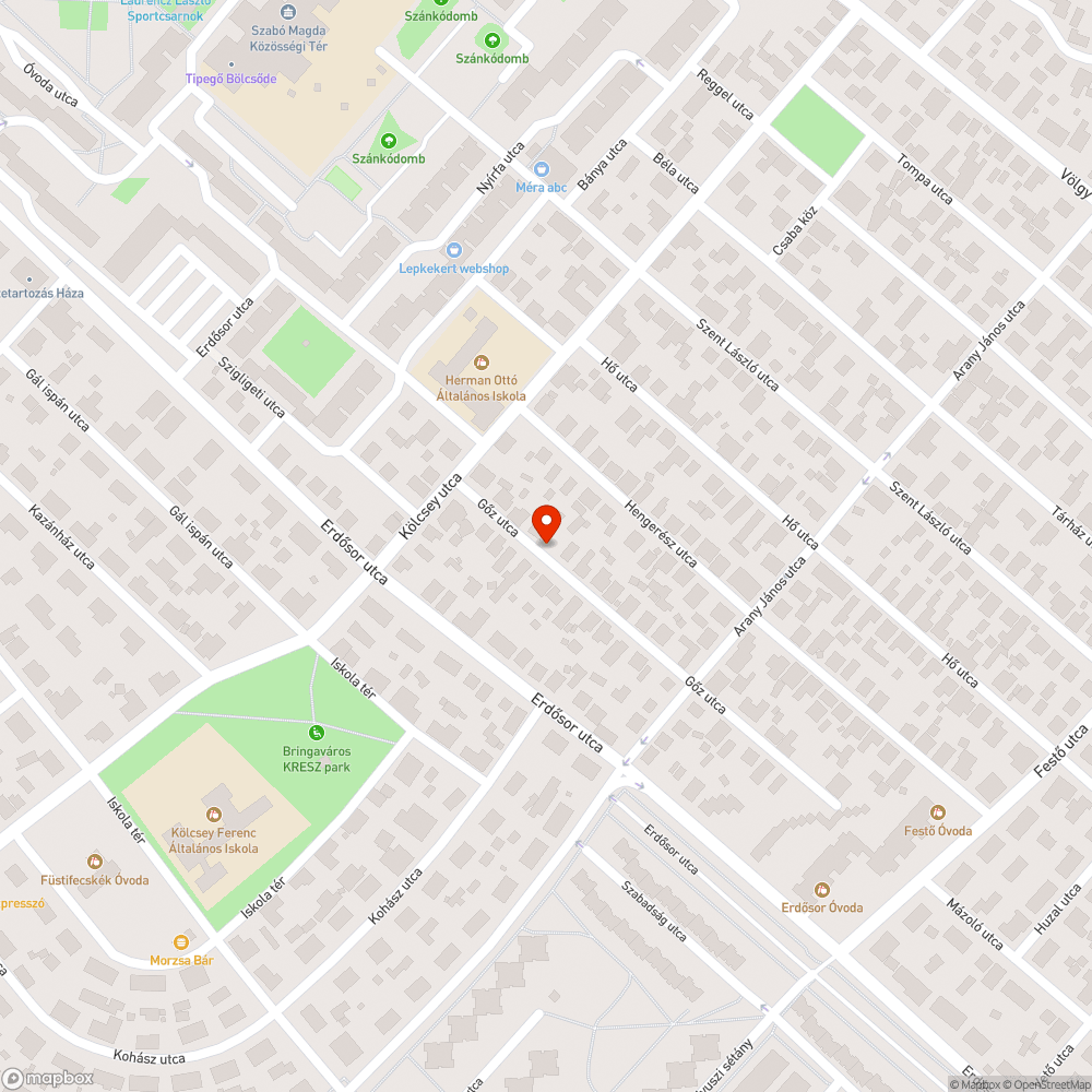 Az utcán lévő fa teljesen benőtte a villanyoszlopot. bejelentés helye