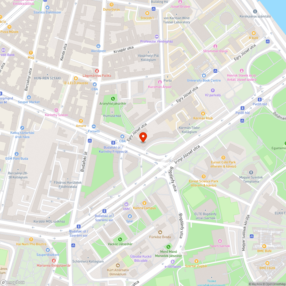 Autók két sávban a járdán bejelentés helye