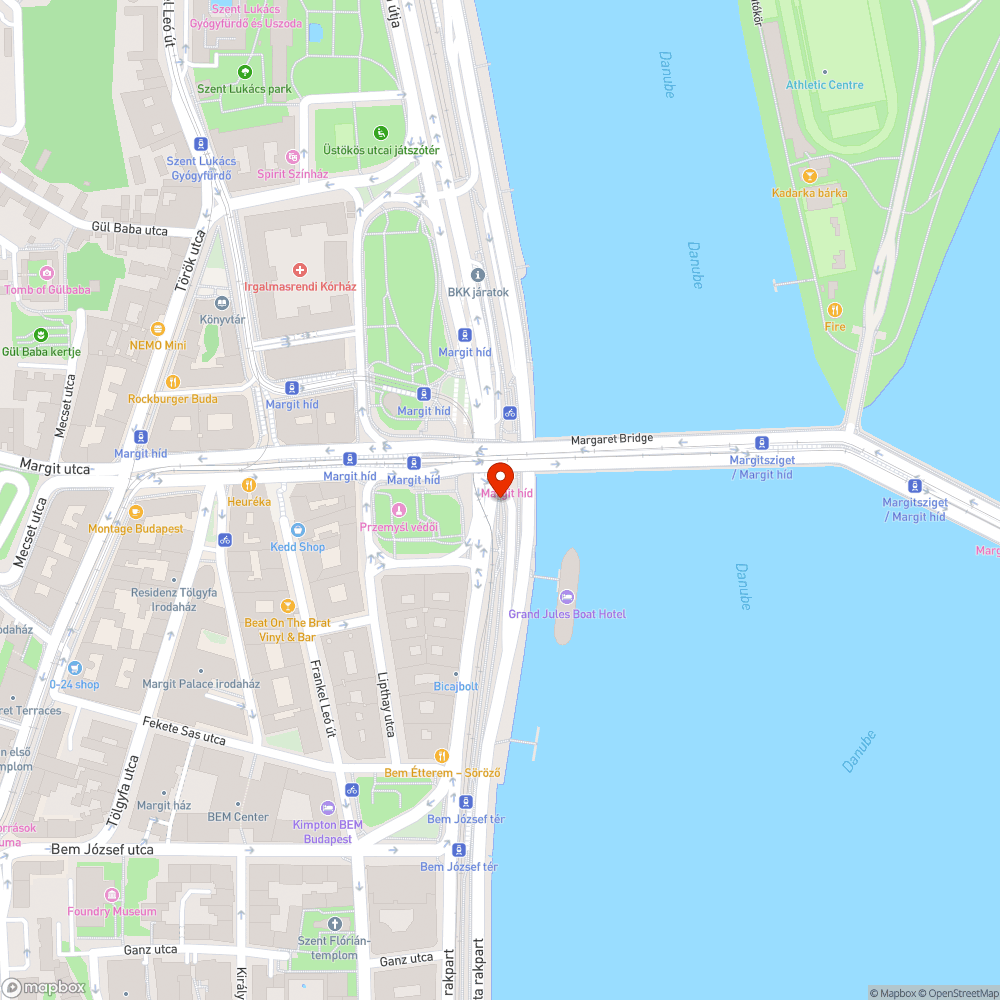 Kiszedett korlátok a Bem rakparton bejelentés helye