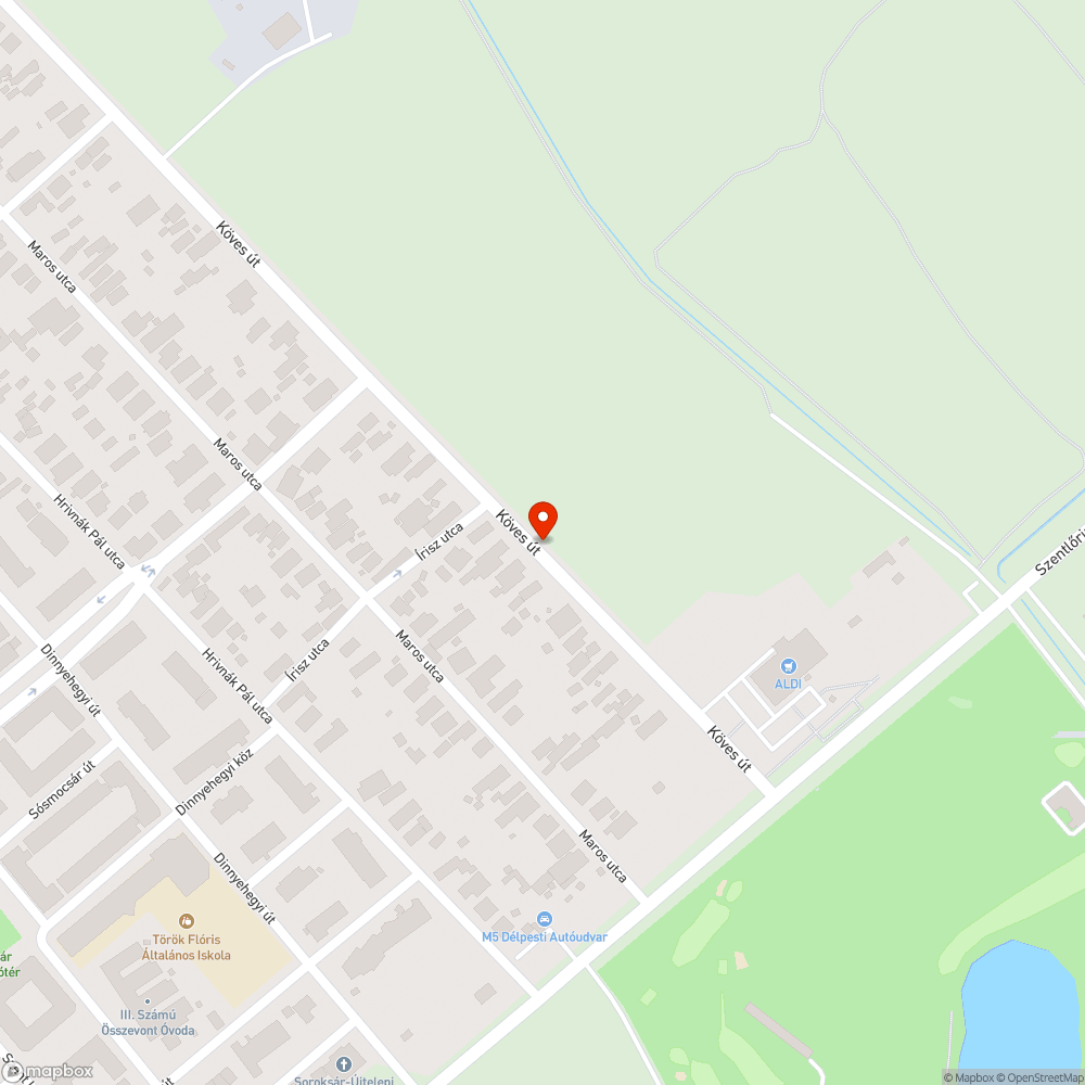 Köves út erdő elején buszmegállóba belógó bokrok, fák bejelentés helye