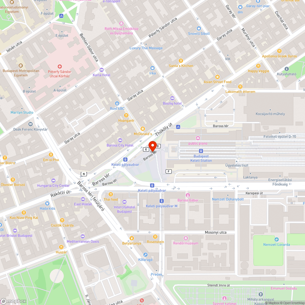 Esőben átjárhatatlan járdaszakasz a keleti előtt bejelentés helye