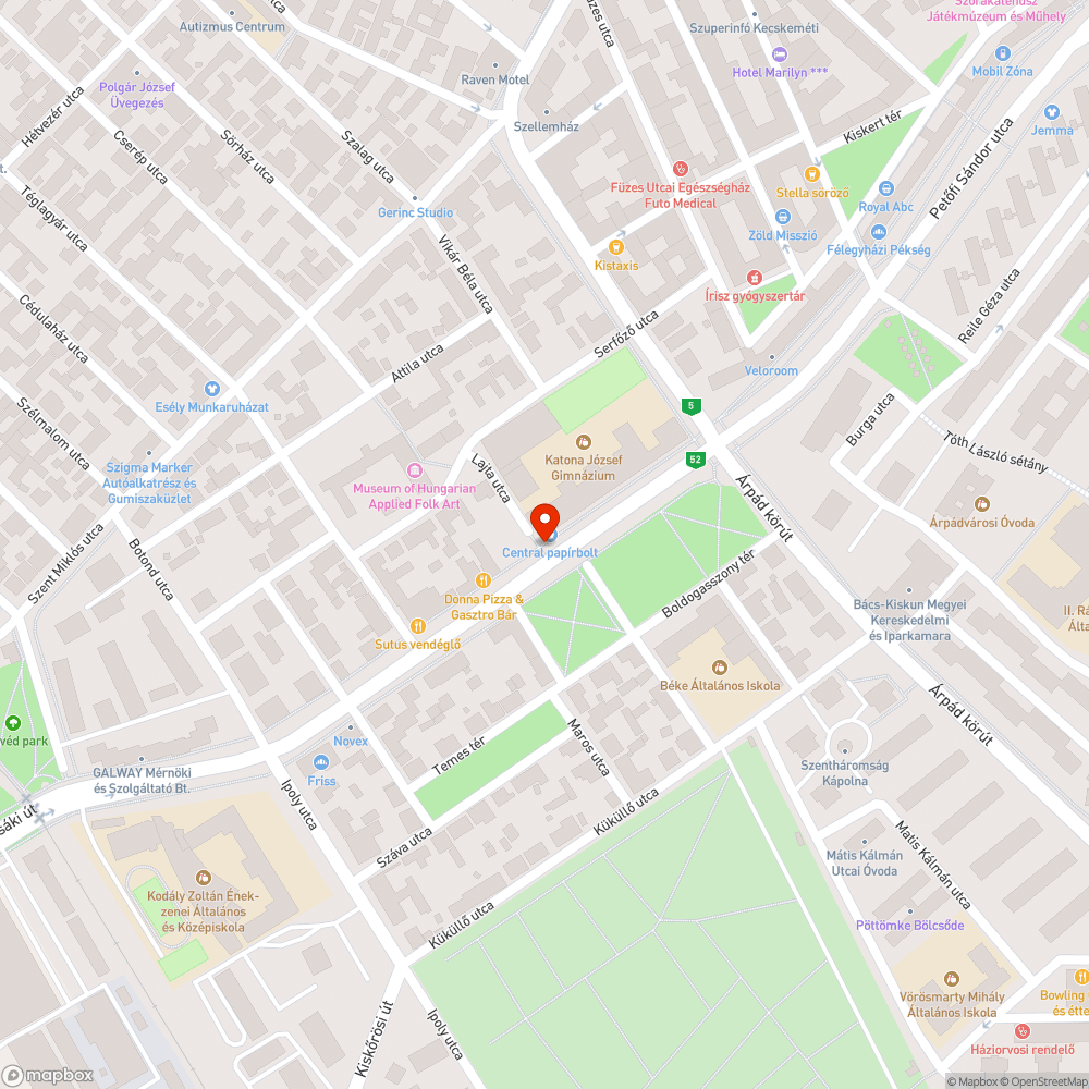 Rozsdás kapcsolószekrény a Dózsa György út mentén bejelentés helye