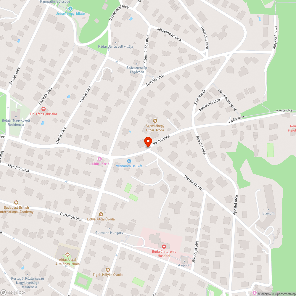 Megdőlt KRESZ tábla a Kavics utca torkolatában bejelentés helye