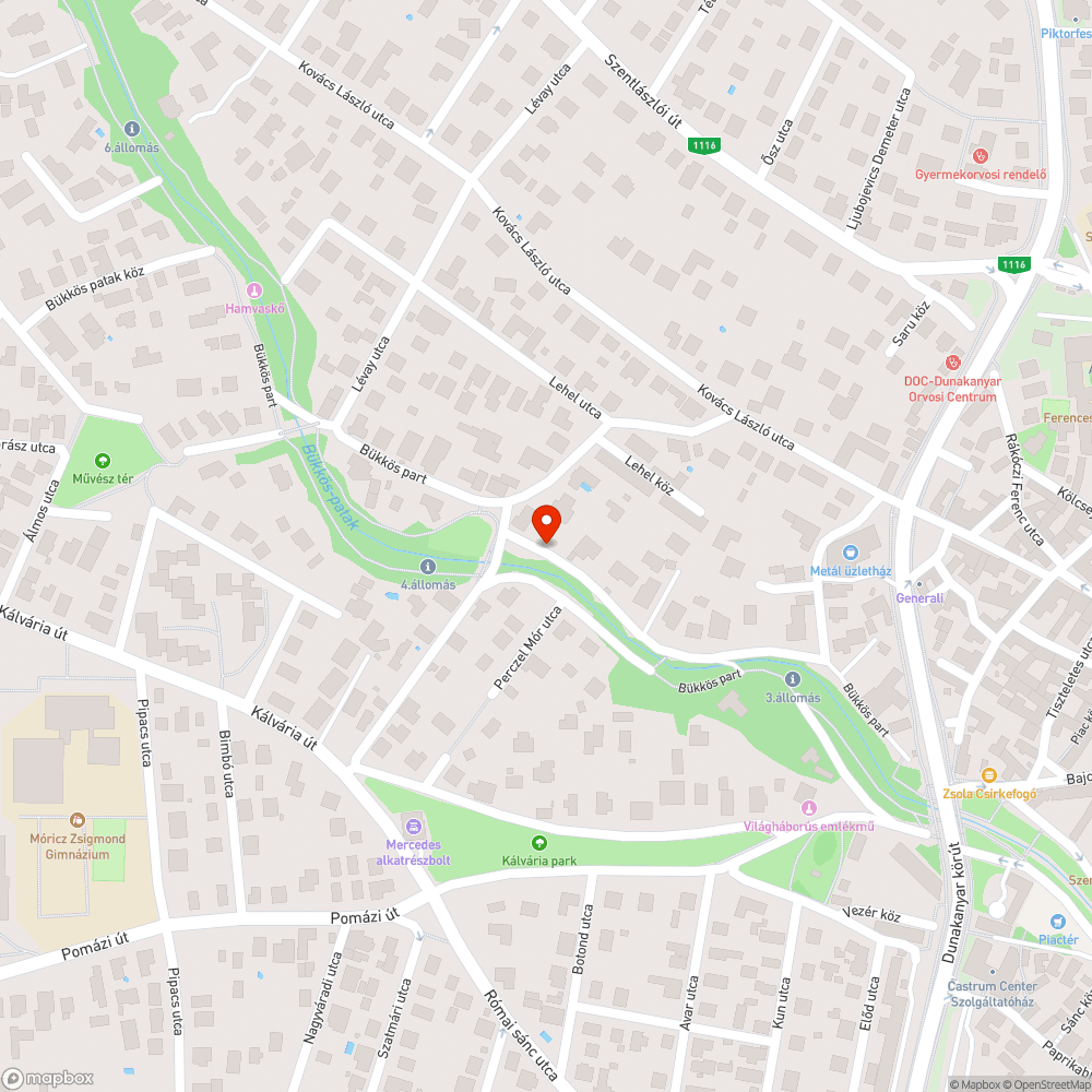 Illegálisan elhelyezett zöld hulladék a Szegedi utcai játszótér előtt parkolóban bejelentés helye