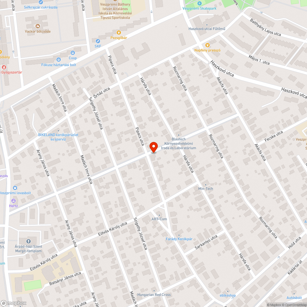 Több helyen kitört aszfalt bejelentés helye