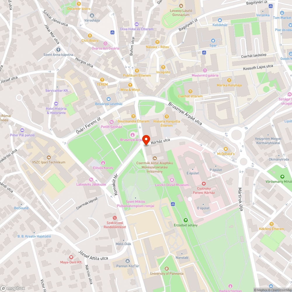 KRESZ-táblaoszlop a keskeny járda közepén bejelentés helye