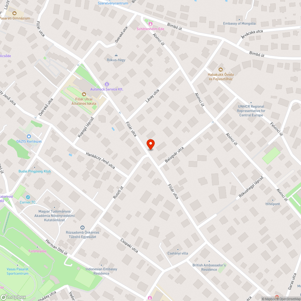 Rendszám nélküli autó főútvonalon a járdán bejelentés helye