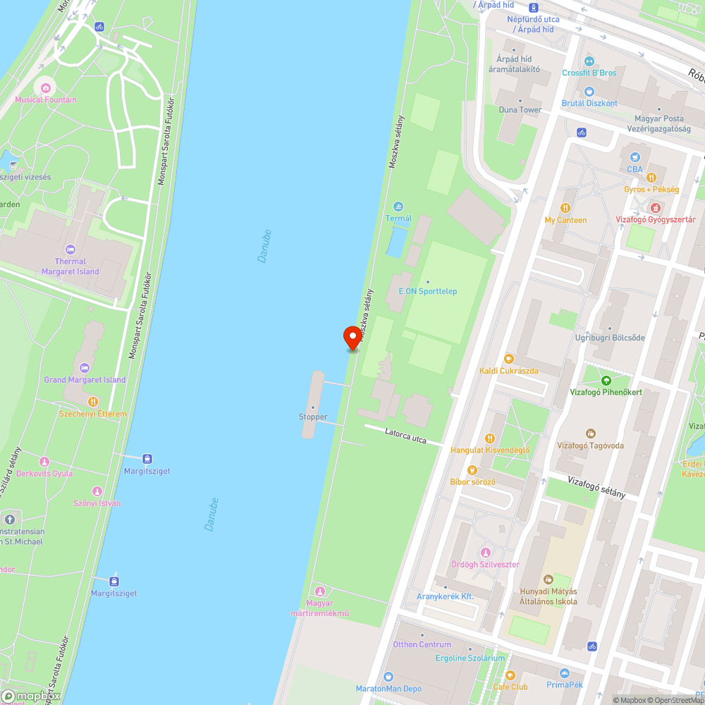 Falfirka és  kólás dobozok az ELMŰ sporttelep dunaparti oldalán. bejelentés helye