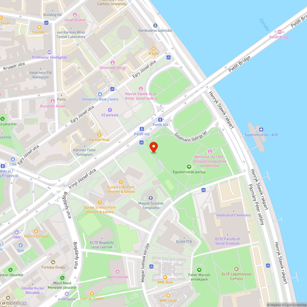 XI: kerület Egyetemisták parkja járdára belógó faágak bejelentés helye