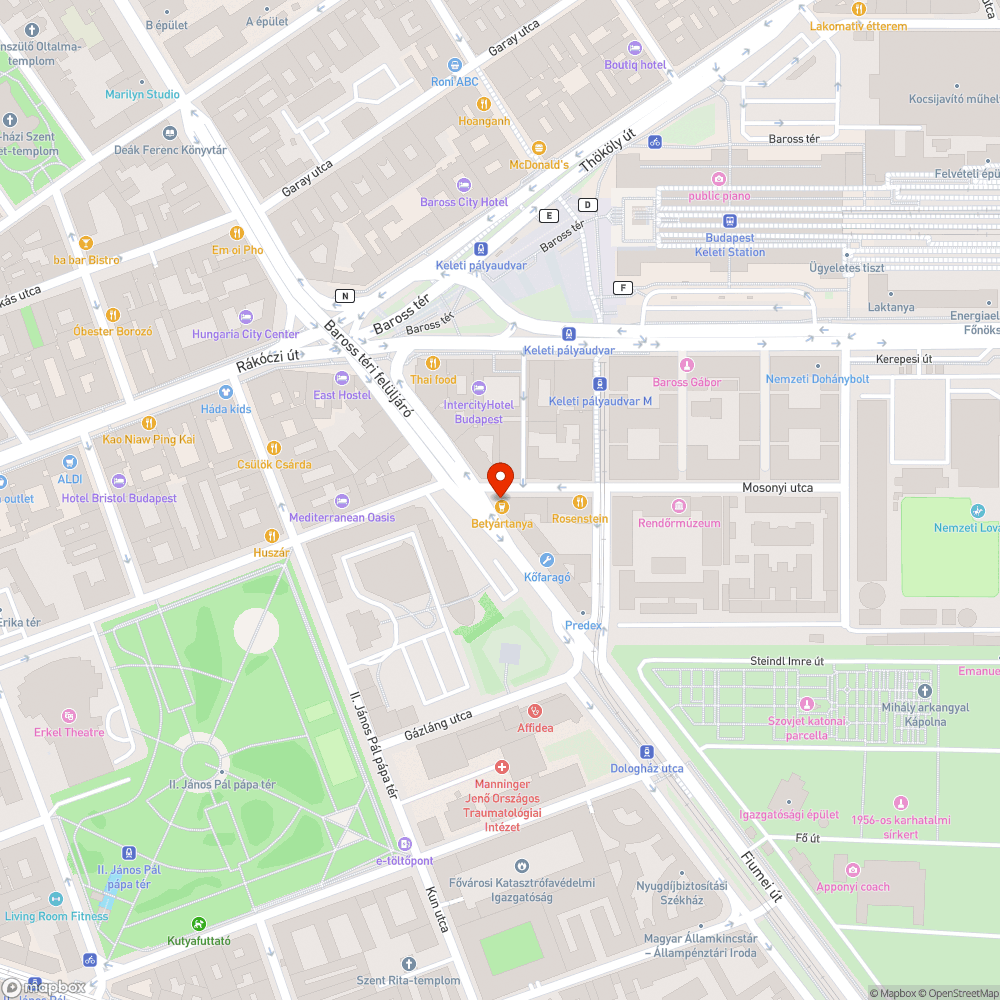 Rozsdás oszlop, fakó tábla bejelentés helye