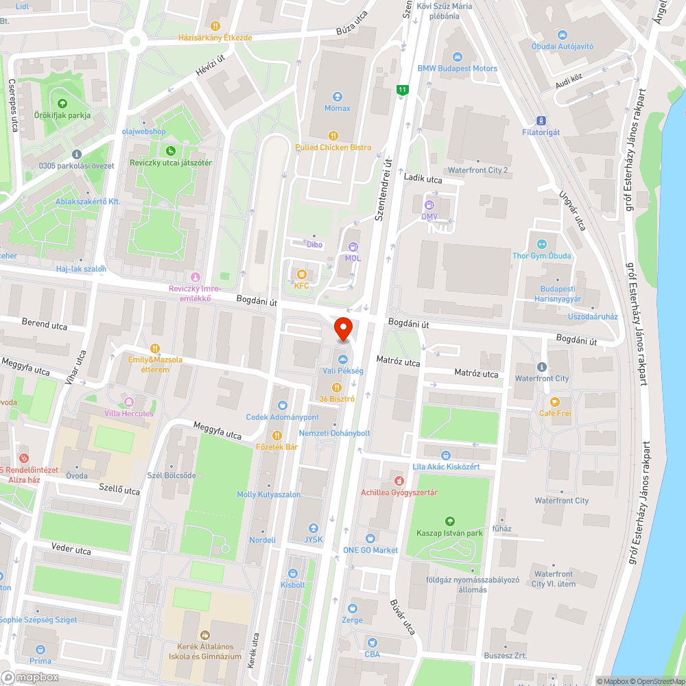 Reklámtáblák után maradt földből kiálló fémrudak -BALESETVESZÉLY bejelentés helye