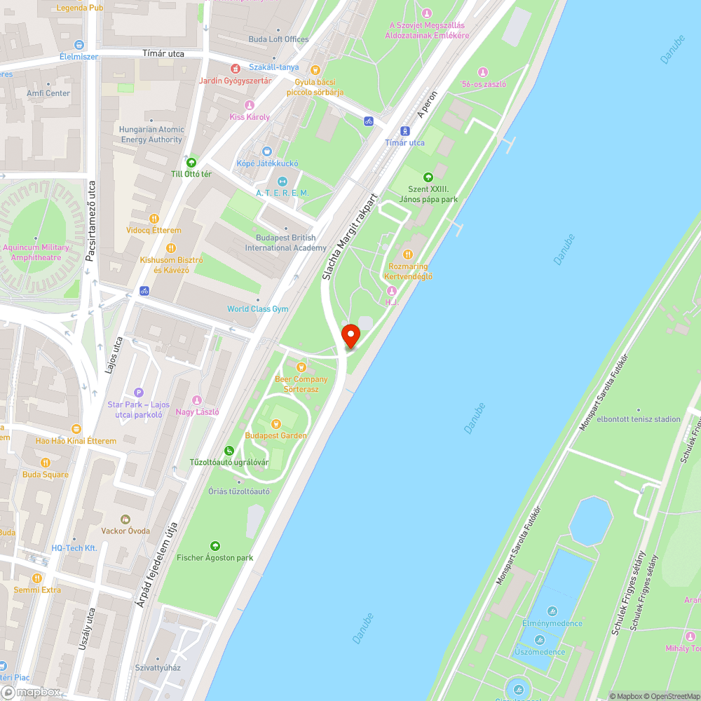 Kiálló padka a süllyesztett járdában bejelentés helye