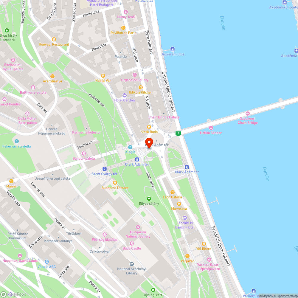 Kőtömbök és törmelékek a Clark Ádám téri parkban. bejelentés helye