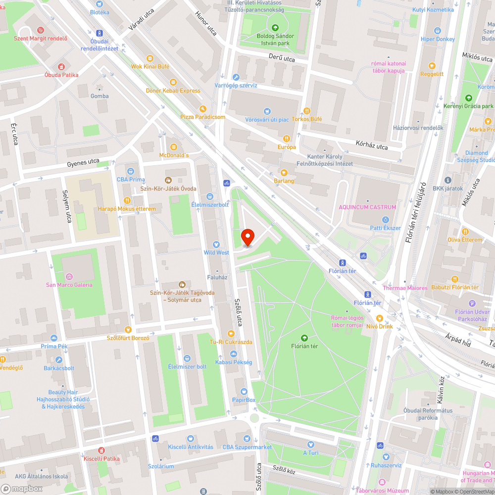 Kidöntött tábla a Faluház előtt bejelentés helye