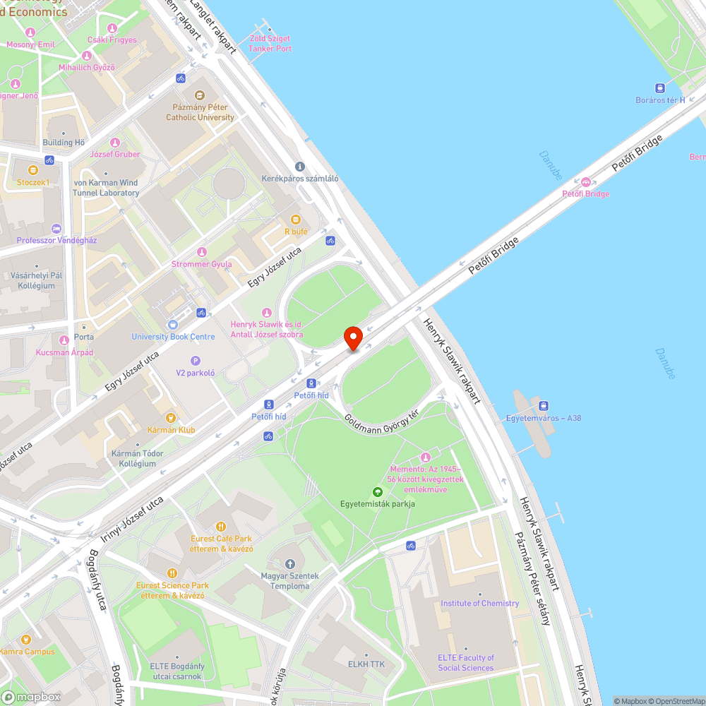 A járdasziget szegélyét felverte a gaz bejelentés helye