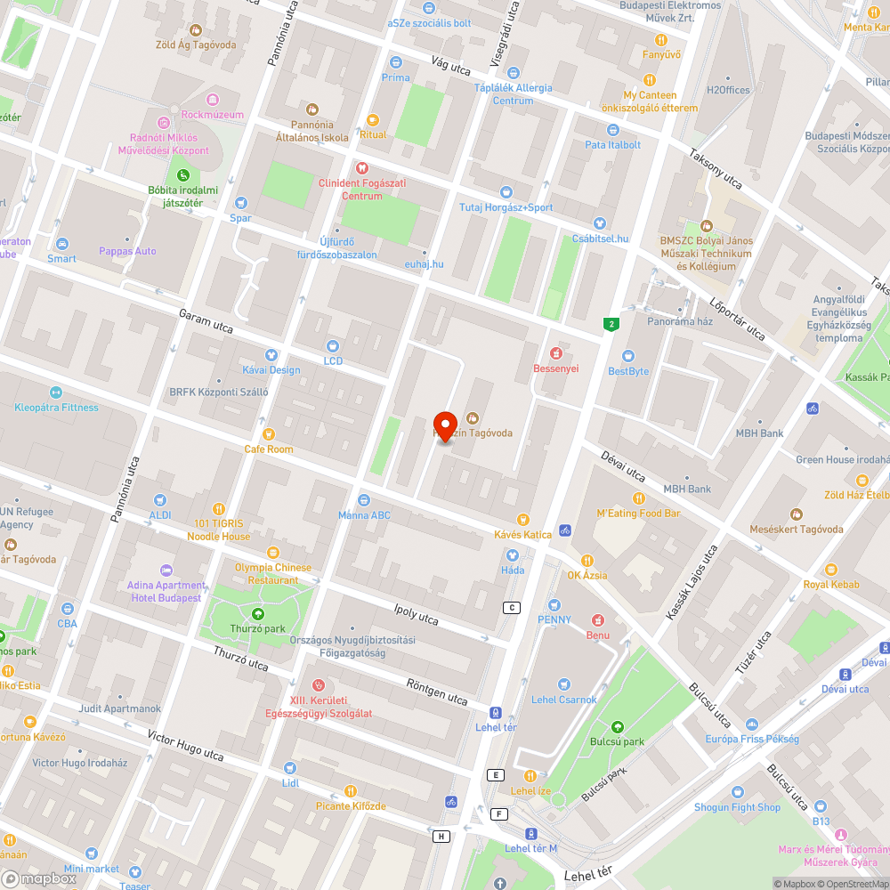 Több napja forgalmat és parkolást akadályozó gépjármű bejelentés helye