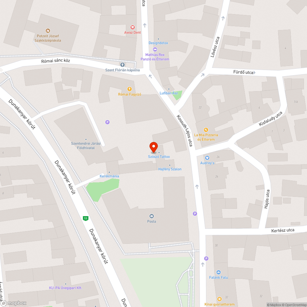 Megint esnek szét a Posta előtti téren a padok bejelentés helye