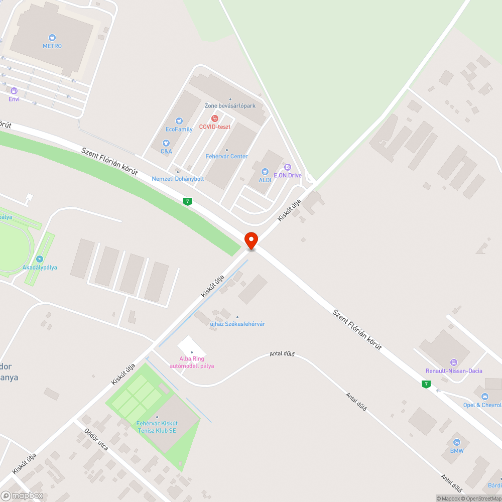 Gyalogátkelőhely előtt a járdán életveszélyes csatornafedél bejelentés helye