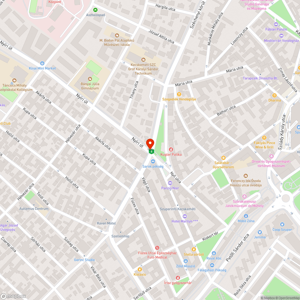 Kátyúk a Nyíri út - Széchenyi körút kereszteződésében található kopott zebrán bejelentés helye